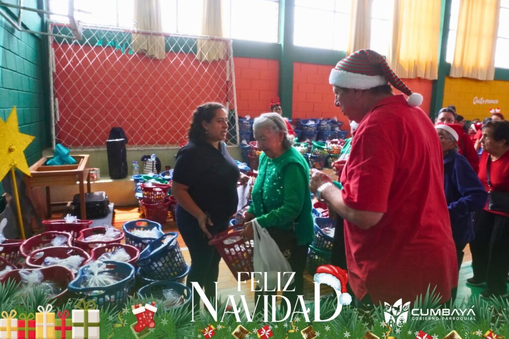 Adultos mayores de Cumbayá celebraron la Navidad en un evento organizado por el GAD Parroquial
